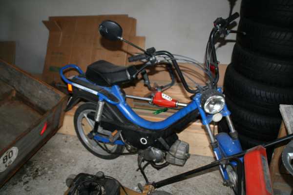 Moped MANET CORADO